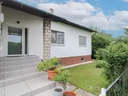 Großzügiges Einfamilienhaus samt Pool und einem Trampelpfad zur Donau!