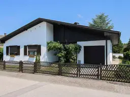 Viel Raum für schöne Momente – Gepflegter Bungalow mit sonnigem Garten, Garage und zwei Terrassen