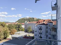 Traumhaft schöne und gut aufgeteilte 3 Zimmerwohnung mit zwei Balkonen und Blick auf den Uhrturm