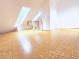 ***Elegante DG-Maisonette ** 2 Innenhofbalkone ** Trendviertel Graz-Lend ** moderne Citywohnung ** für Paare &amp; Studenten &amp; Anleger ***