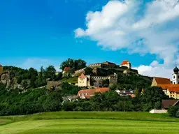 ***BAUTRÄGER aufgepasst**Herrliches Grundstück am Fuße der Riegersburg** WA 0,2-0,5** Panoramablick**Leichte Hanglage***