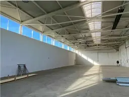 Hallen mit Industriewidmung - auch für Schwerverkehr geeignet! Top Anbindung an S7 und Südautobahn!