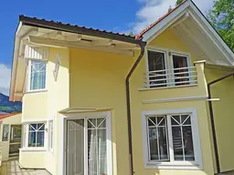 Charmantes Wohnhaus mit Bergblick
