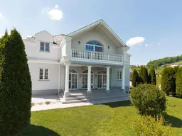 Attraktives Einfamilienhaus mit Pool - in sonniger Ruhelage