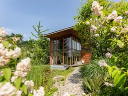 Natur. Ruhe. Zuhause. - Einfamilienhaus mit Schwimmteich in Top-Lage