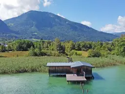 Der Traum vom eigenen Bootshaus: Wolfgangsee - Landhaus in Alleinlage mit unverbaubarem Seeblick und Bootshaus