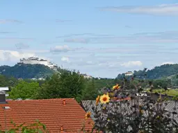 Moderne Architektenvilla mit Festungsblick