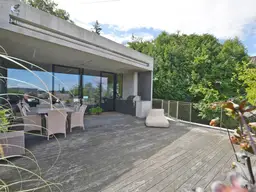 Moderne Architektenvilla mit Festungsblick