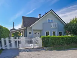 Wohnen im Grünen: Modernes Einfamilienhaus in Ruhelage mit sonnigem Garten