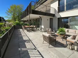 Erstbezug: 3-Zimmer-Gartenwohnung mit Ausblick auf Festung &amp; Berge