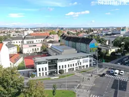 Moderne Geschäftsfläche mit Parkplätzen in Frequenzlage