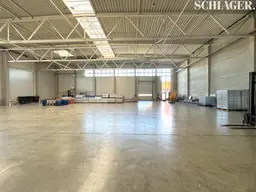 Hochwertige Industrie- und Logistikhalle mit Bürotrakt