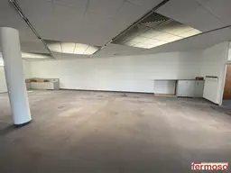 Geschäftslokal im 23. Bezirk – 440 m² Erdgeschoss + 130 m² Lager – vielseitig nutzbar!
