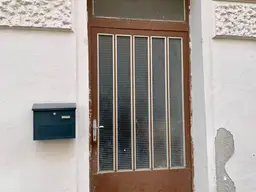 Lagerfläche mit zwei Eingängen