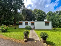Wohnen mitten im Schlosspark Seebenstein, mit Pool und Tennisplätzen, nahe bei Wien