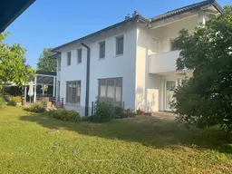 Doppelhaushälfte Süd/Ost-Seite, mit Doppelgarage, parkähnlichem Garten, sehr gute Lage