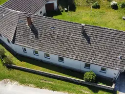 Haus mit großem Garten am Land