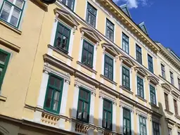 Altbaumaisonette inkl. gesamtem Dachboden und Terrasse. Ruhelage im 6. Ohne Maklergebühr!
