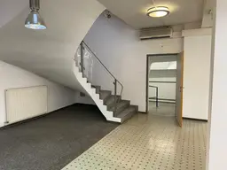 Ladenlokal und Büroflächen