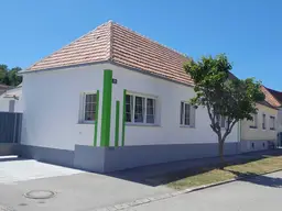 Neu renoviertes Landhaus mit großem Garten
