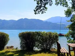 Freizeitwohnsitz am Attersee mit Nebenwohnsitz-Nutzung und grundbücherlichem Badeplatzrecht