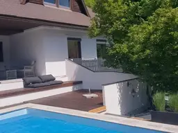 Villen Etage mit eigenem Pool 5 Minuten vom Badesee