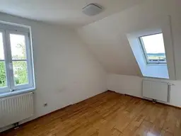 lichtdurflutete Dachgeschoßwohnung