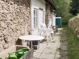 Traditionelles Bauernhaus mit 800m² Baugrund und 6000m² Grünland