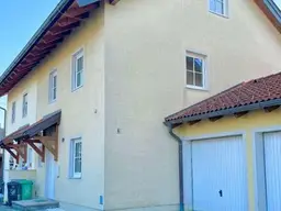 ruhig gelegene Doppelhaushälfte + Garage mit niedrigen Betriebskosten