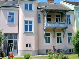 Stadthaus mit zwei Wohnungen, schöner Garten, Pool