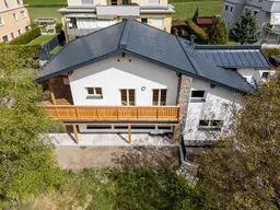 Schöne Wohnung in Aussichtslage, Balkon, Terrasse mit Garten und Carport zu vermieten