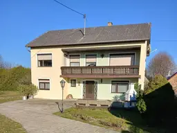 Einfamilienhaus mit großem Grundstück und Nebengebäude in traumhaft ruhiger Lage