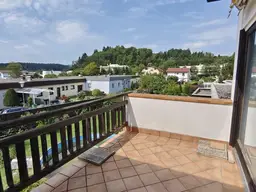 DB IMMOBILIEN | Sanierungsbedürftige 4-Zimmer-Wohnung mit südseitiger Terrasse und traumhaften Ausblick! VIDEOBESICHTIGUNG möglich!
