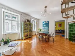 RENOVIERUNGSBEDÜRFTIGE ALTSTADT-MAISONETTE-WOHNUNG IN SCHALLMOOS