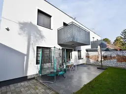 Charmante Doppelhaushälfte mit Garten und Terrassen in Traumlage