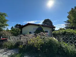Ferienhaus mit Wintergarten und privatem Seezugang