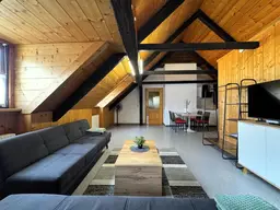 Zweitwohnsitz! Charmante Dachgeschosswohnung im denkmalgeschützten Altbau