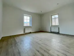 Sehr helle und geräumige Mietwohnung mit Balkon!