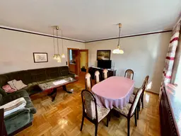 Großzügiges Einfamilienhaus mit uneinsehbarem Garten in absoluter Ruhelage, nähe 2070 Retz!