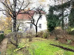 GRUNDSTÜCK MIT SANIERUNGSBEDÜRFTIGER VILLA IN GUTER LAGE