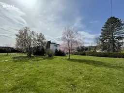 Herrliche große Grünfläche mit zwei kleineren Häusern in sonniger, zentraler und ruhiger Wohnlage in Stainz