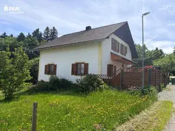 Großes Anwesen mit schöner Ackerfläche, Wald und Wiese in sonniger Ruhelage