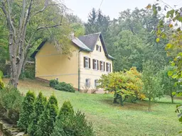 Traumlage! Ehemaliges Forsthaus mit 2.500 m² idyllischem Garten