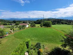 Wohnhaus mit großem Baugrund in sonniger, ruhiger Aussichtslage!