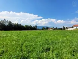 Ebenes Grundstück in sonniger Lage nahe Villach und Infineon.