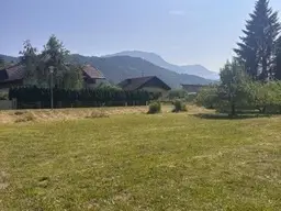 Sonniges, ebenes Grundstück mit Altbestand in ruhiger Lage nahe dem Linsendorfer See!
