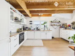 Attraktives Mehrfamilienhaus mit zwei sanierten Wohnungen &amp; Garagen – ideal für Anleger oder Mehrgenerationenwohnen