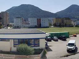 Große Gewerbe/Geschäftsfläche mit Parkplatz in zentraler Stadtlage günstig zu vermieten!
