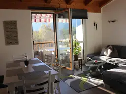 Moderne Dachgeschosswohnung in bester Lage in Radfeld zu vermieten