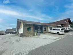 Großzügiges Geschäftslokal/Büro ab sofort zu mieten
